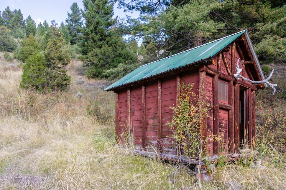 Free Image of Small Red Cabin in the Woods 