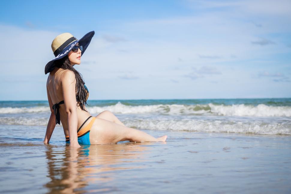 Free Image of Woman in a bikini at the beach 