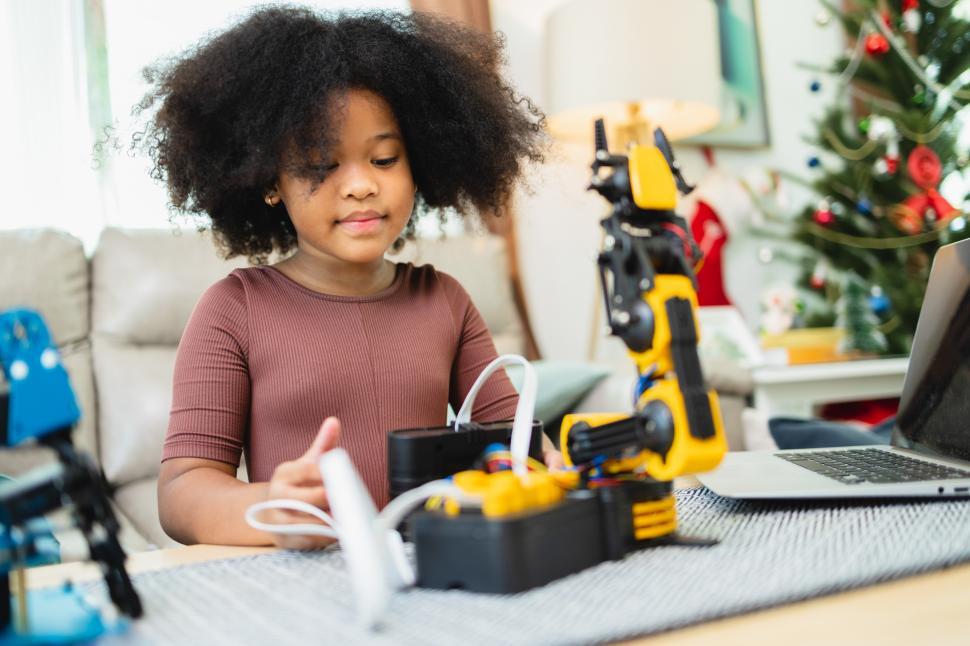 Free Image of Young girl with robotics kit 
