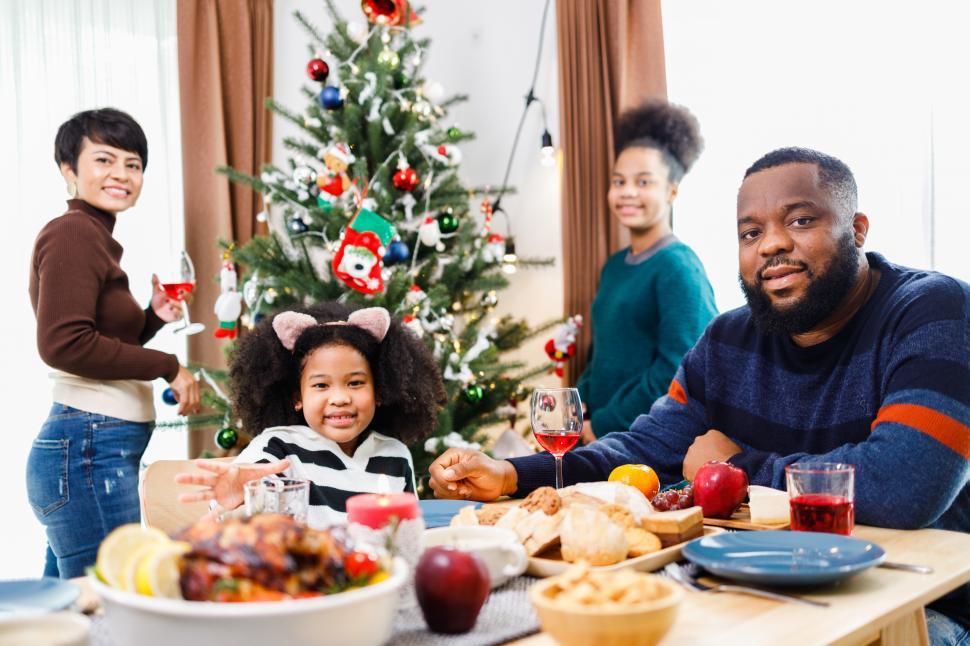 Free Image of Family dinner at Christmas 