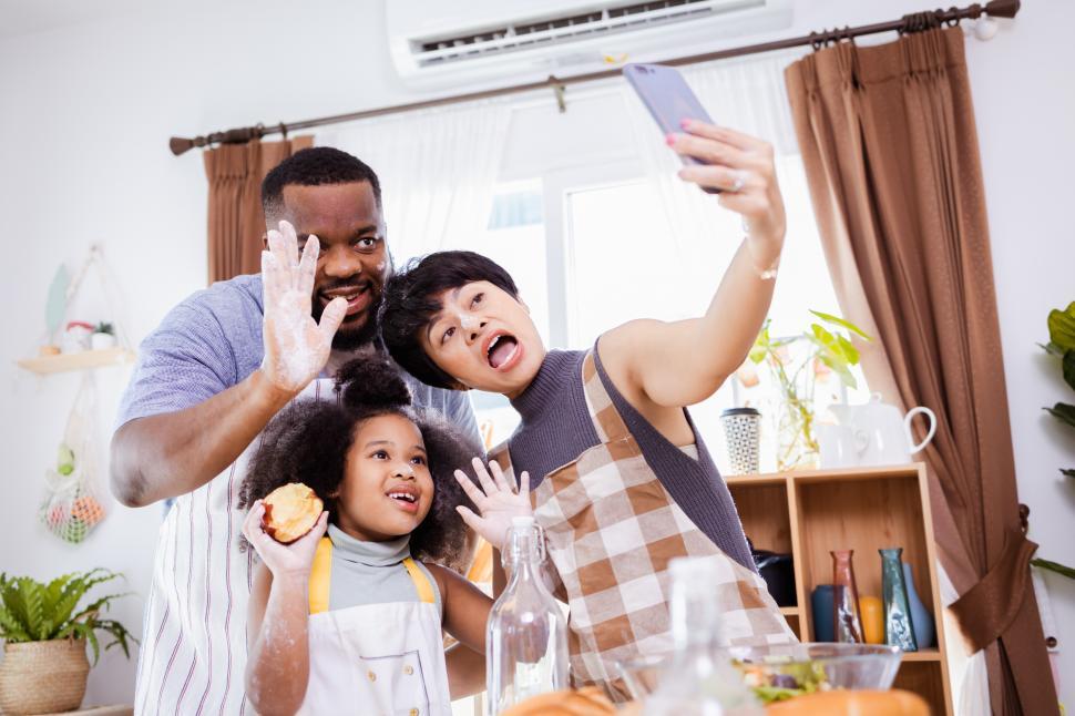 Free Image of Family taking kitchen selfie 