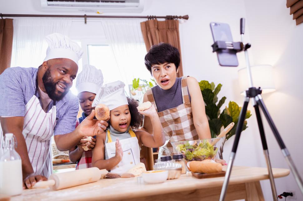 Free Image of Family live streaming kitchen adventures 