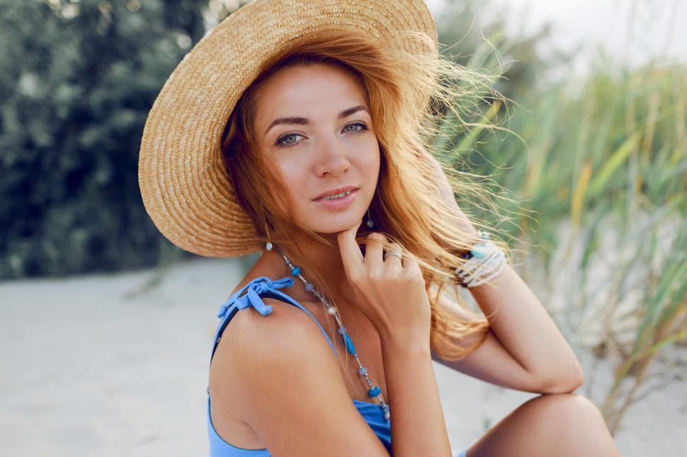 Free Image of Summer portrait of cheerful beautiful woman in straw hat 