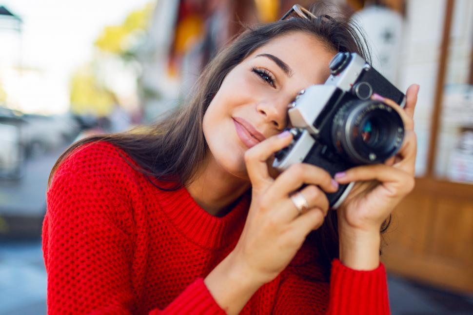 Free Image of Woman having fun and making photos on her vacations. 