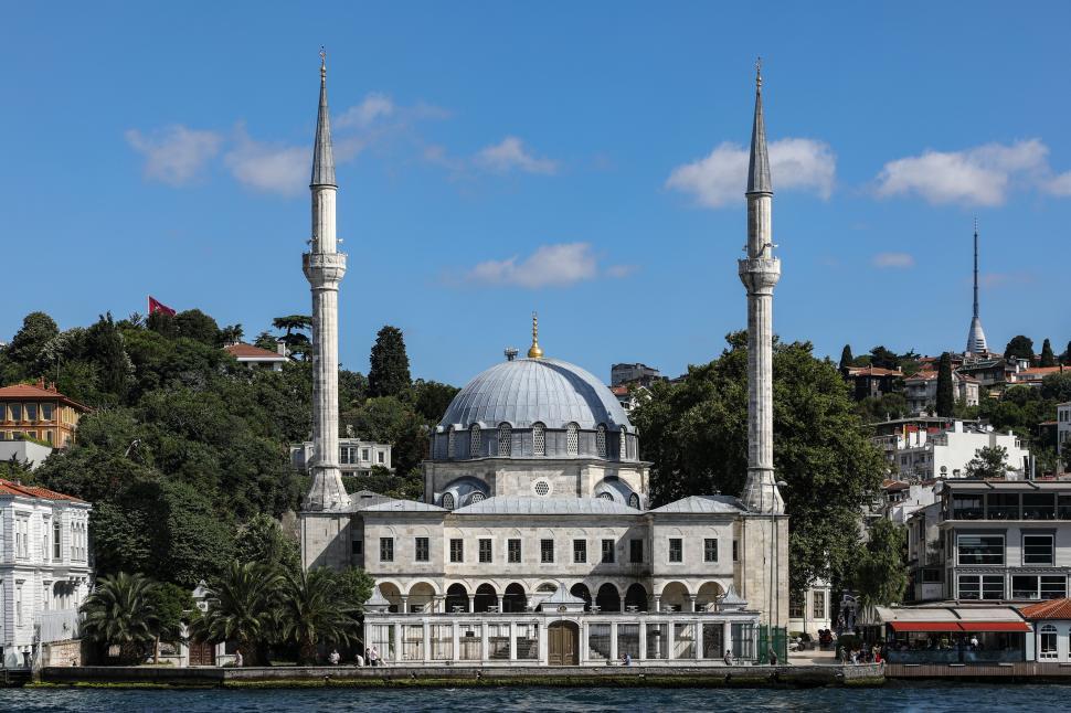Free Image of Mosque along the Bosphorous Strait 