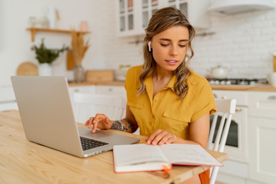 Free Image of Woman using laptop during breakfast 