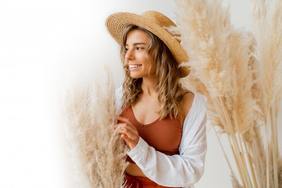 Free Image of Smiling woman in stylish boho outfit 