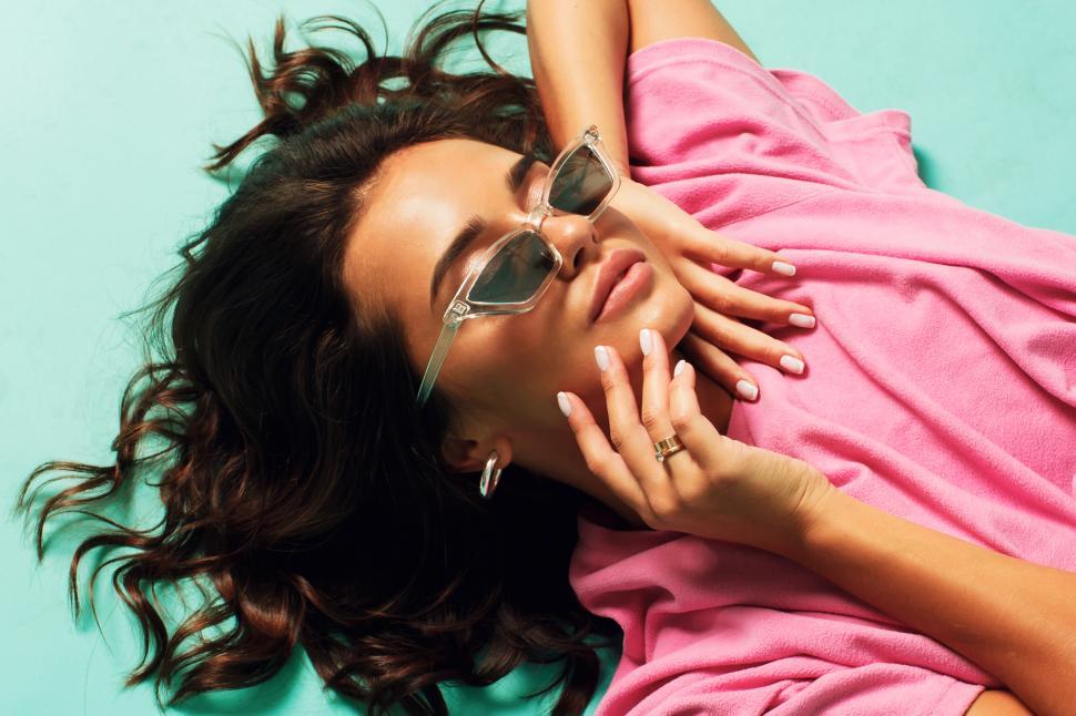 Free Image of Studio portrait of stylish brunette  woman with  trendy sunglasses 