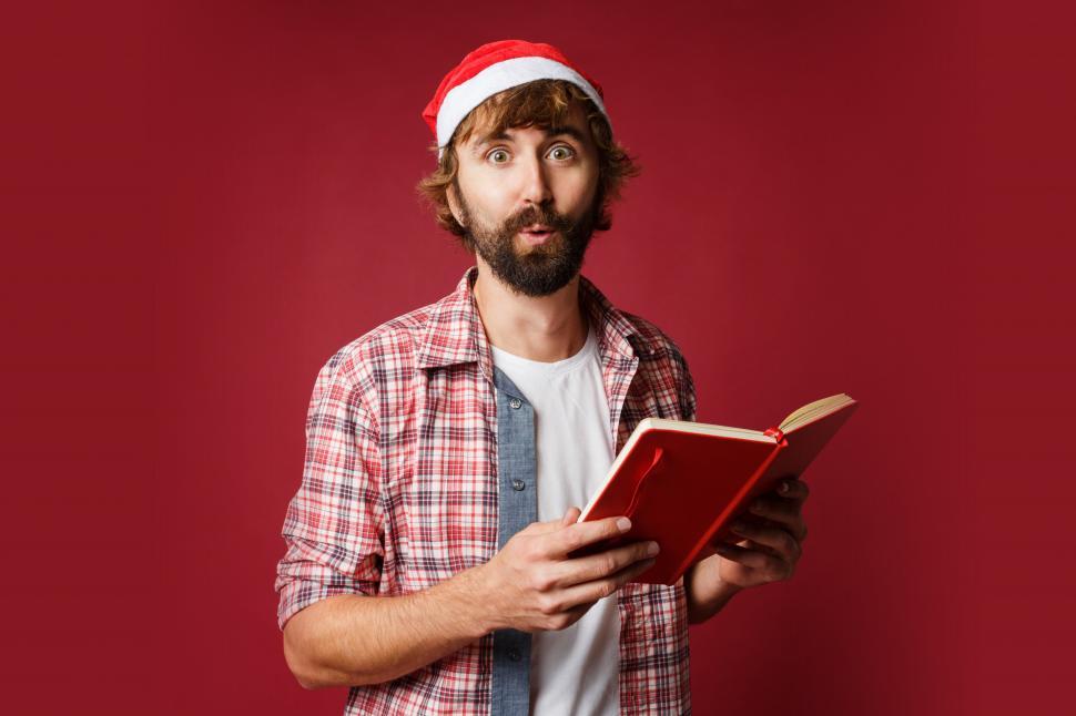 Free Image of Man with surprised face writes a list for the new year party 