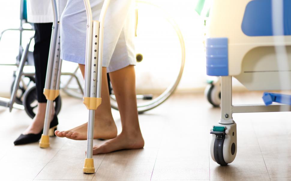 Free Image of Woman on crutches with broken leg 