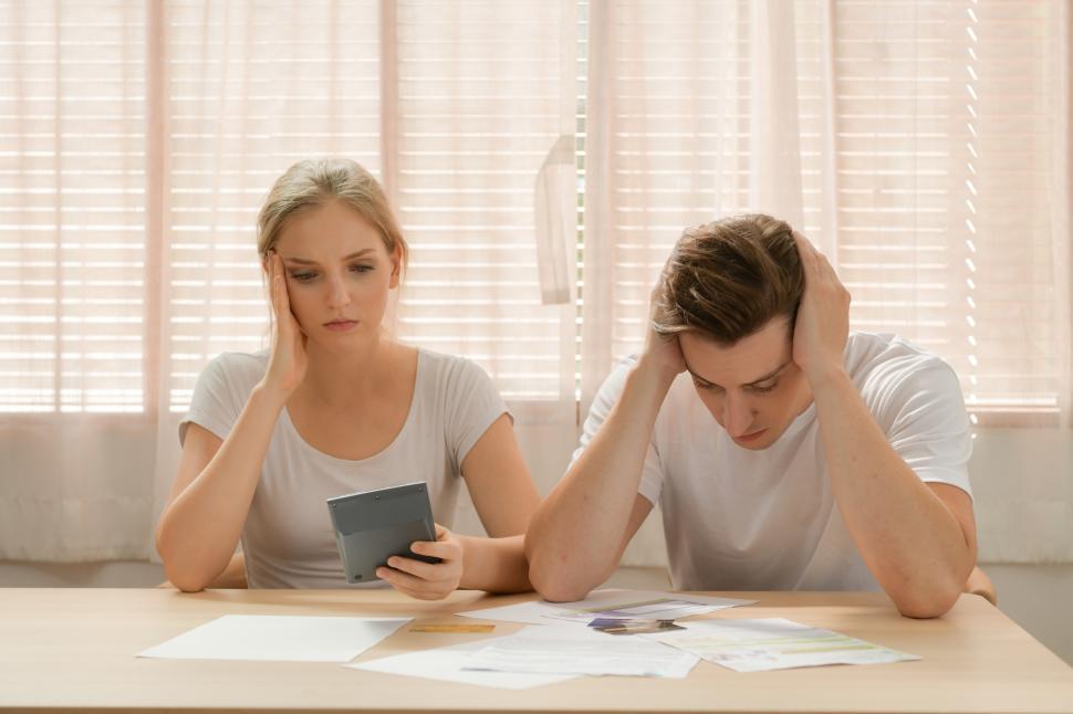 Free Image of Couple with financial problems 