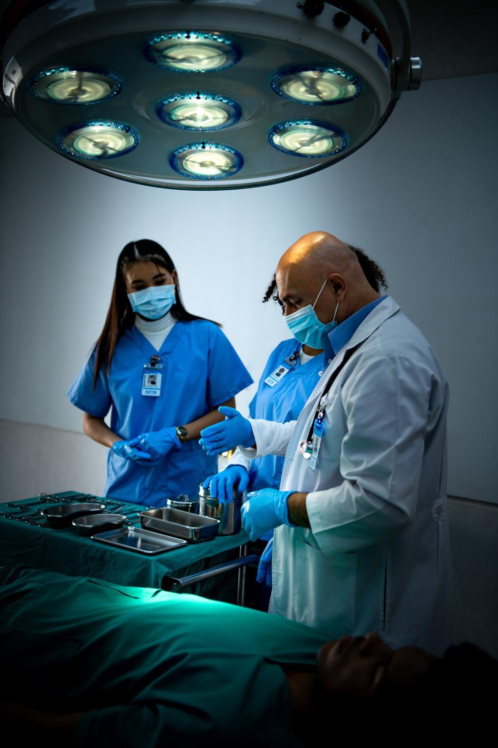 Free Image of A medical professor is teaching surgery to medical students 