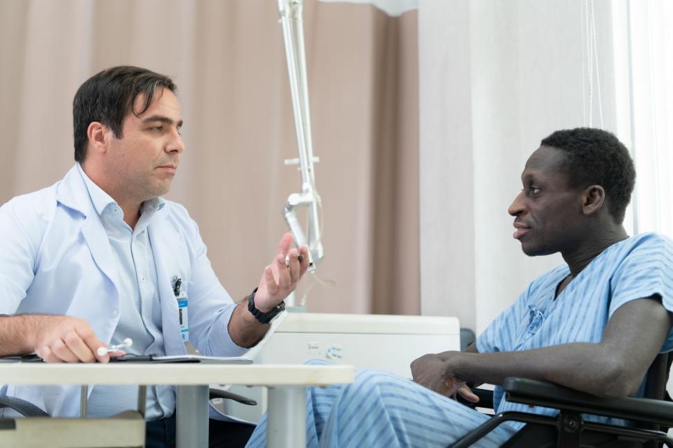 Free Image of Patient listening to doctor in hospital 
