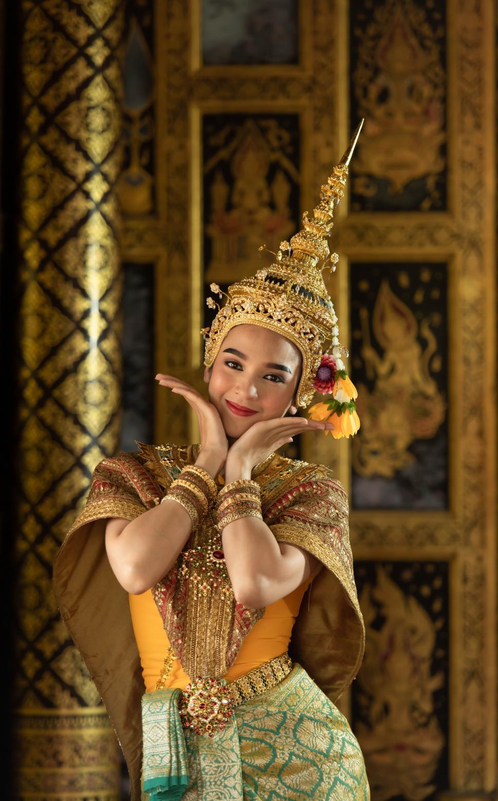Free Image of Khon, Thai dance in mask. Except for this character, the main character. 