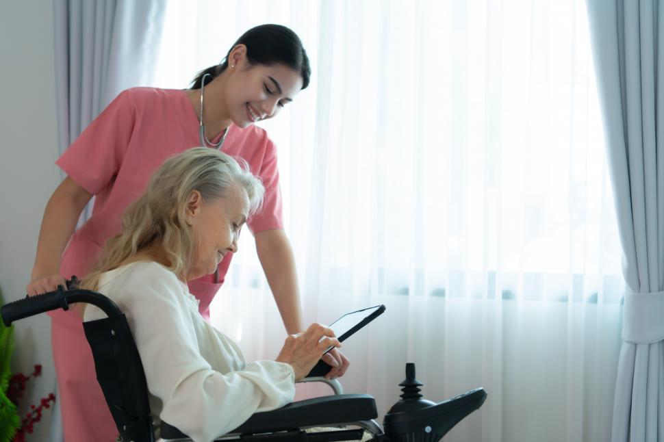 Free Image of Home health care worker for an elderly woman - weekly check-ups 