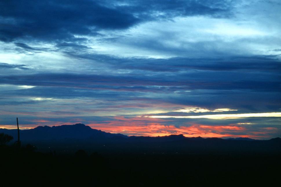 Free Image of Distant desert sunset 