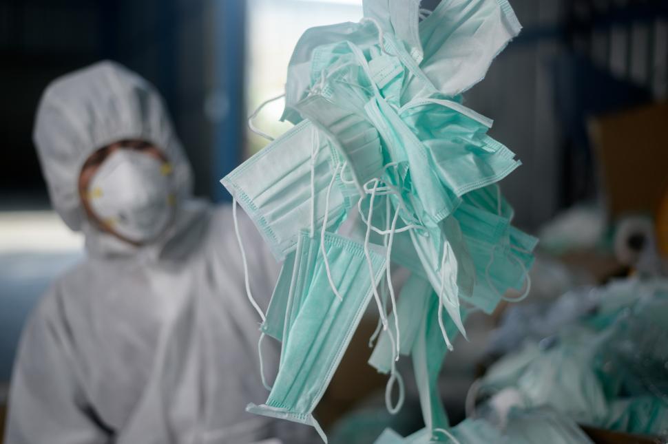 Free Image of Used medical mask in Waste recycling plants during medical emergencies 