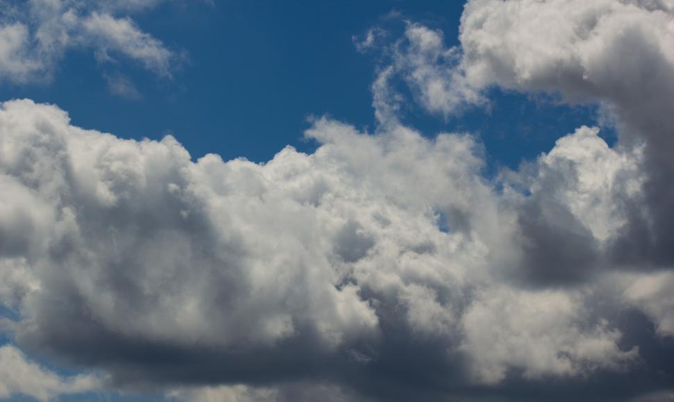 Free Image of Billowing clouds 