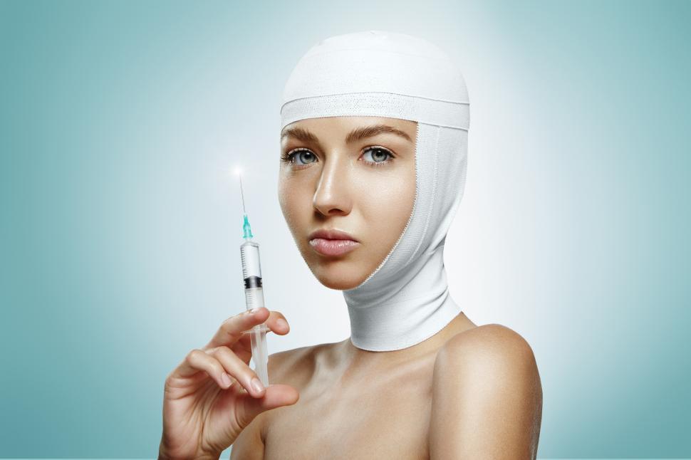 Free Image of pretty woman ready for botox injection cosmetic procedure 