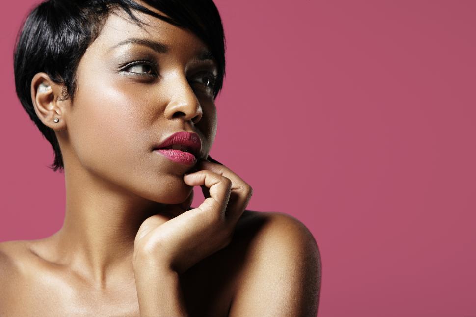 Free Image of Attractive black woman over a deep pink background 