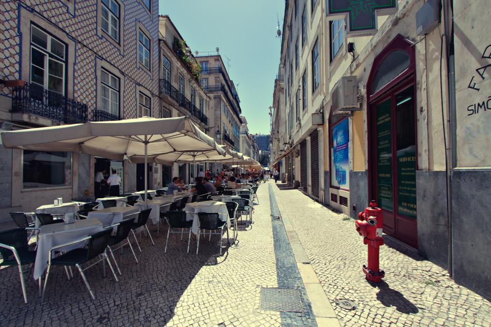 Free Image of Alfresco, Lisbon Free Stock Photo 
