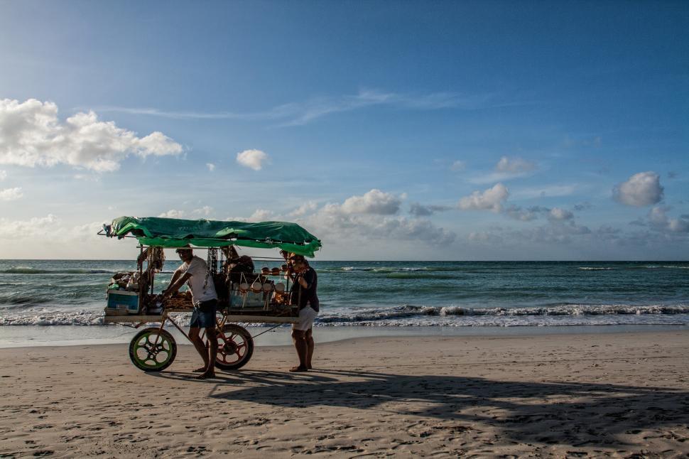 Free Image of Beach Vendors, Cuba Free Stock Photo 