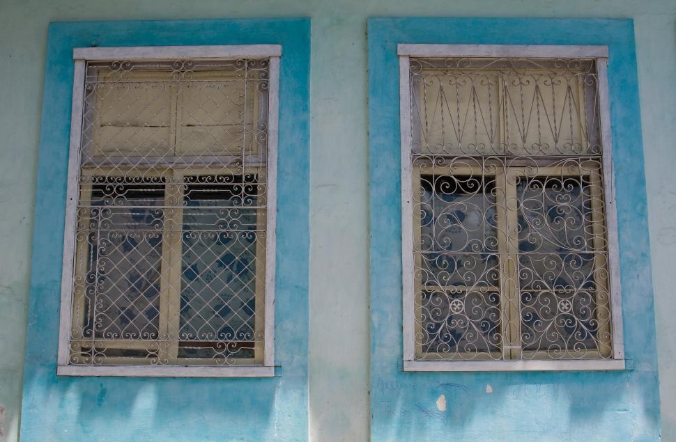 Free Image of Blue Windows, Havana Free Stock Photo 