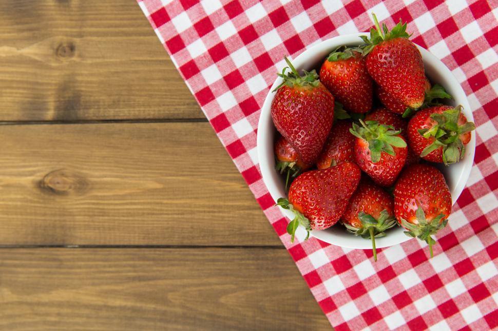 Free Image of Bowl of Strawberries Free Stock Photo 