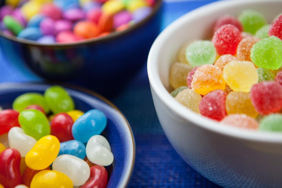 Free Image of C&ampy Sweets in Bowls Free Stock Photo 