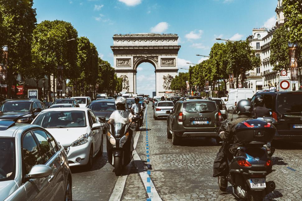 Free Image of Champs Elysees Traffic Free Stock Photo 