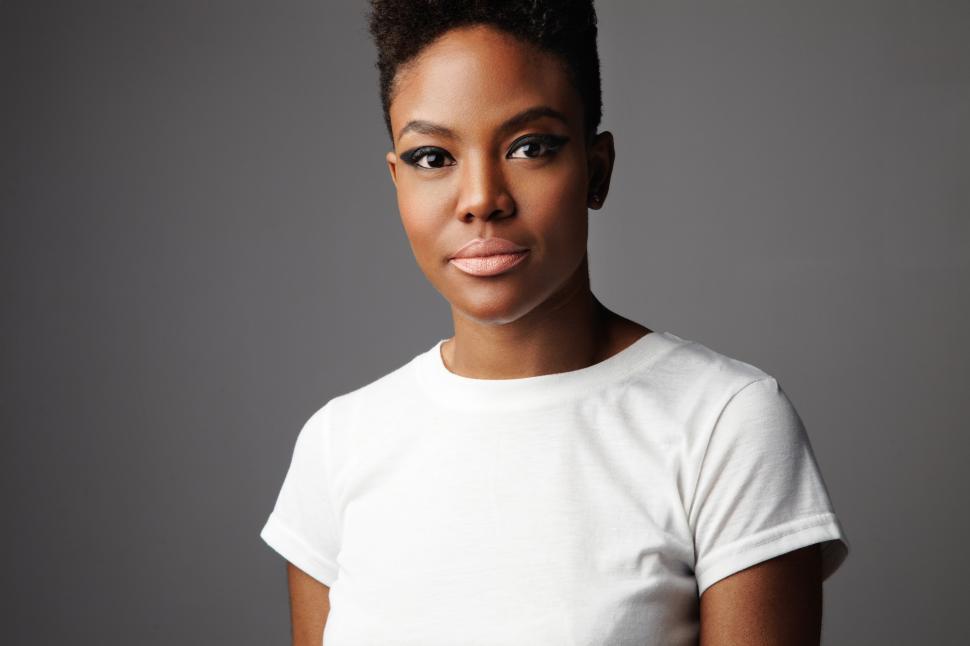 Free Image of portrait of black woman with short haircut with dramatic makeup eyes in grey background 