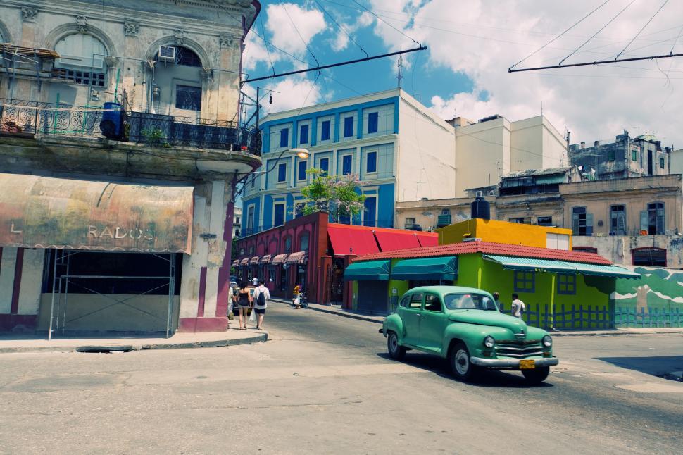 Free Image of Havana Crossroads Free Stock Photo 