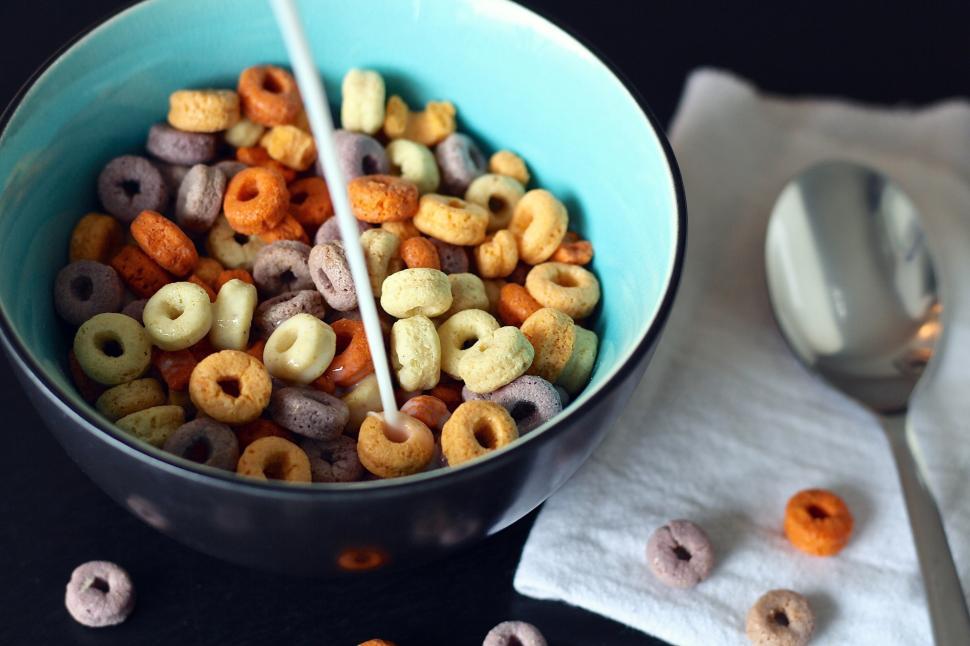 Free Image of A bowl of cereal with milk 