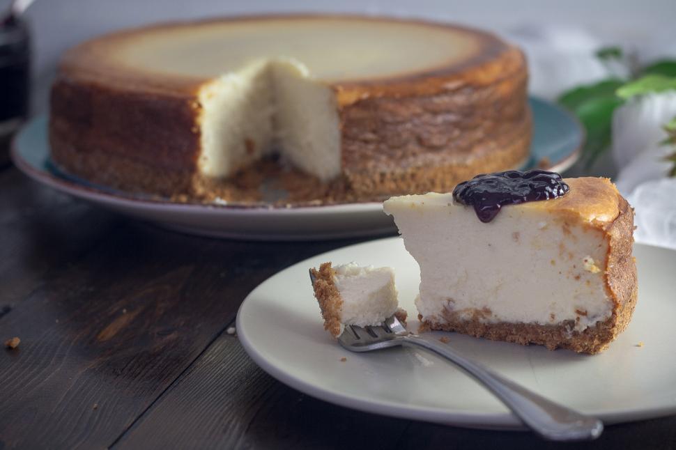 Free Image of A slice of cheesecake on a plate 
