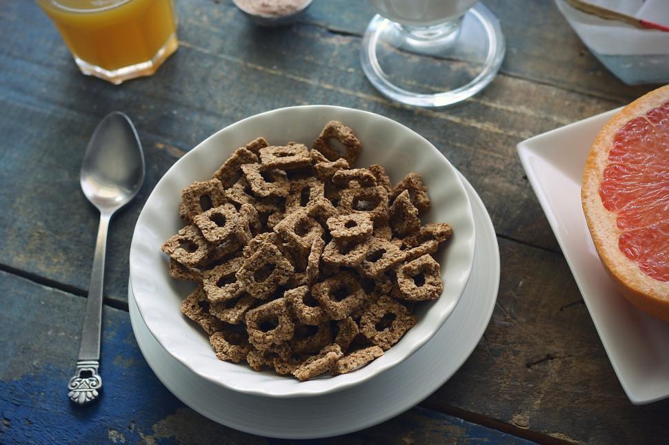Free Image of A bowl of cereal on a table 