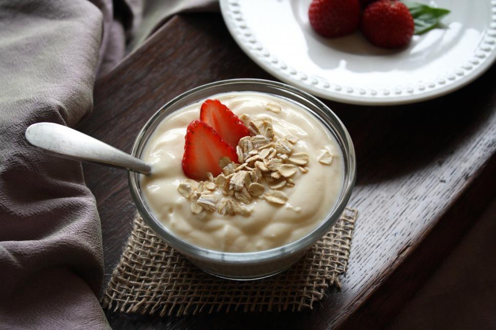Free Image of A bowl of yogurt with strawberries and oatmeal 