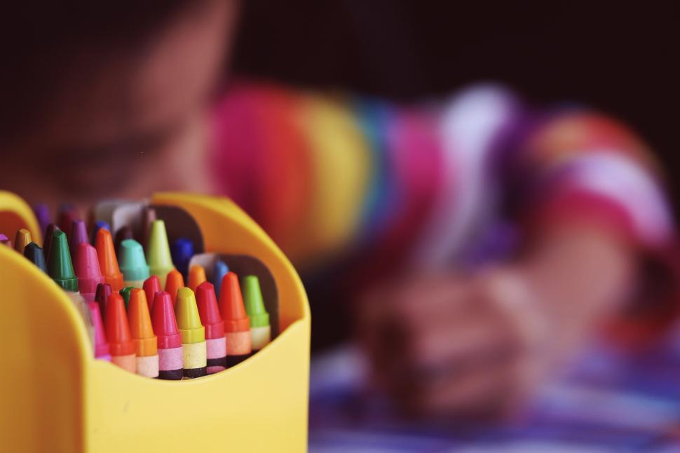 Free Image of A yellow box with crayons in it 
