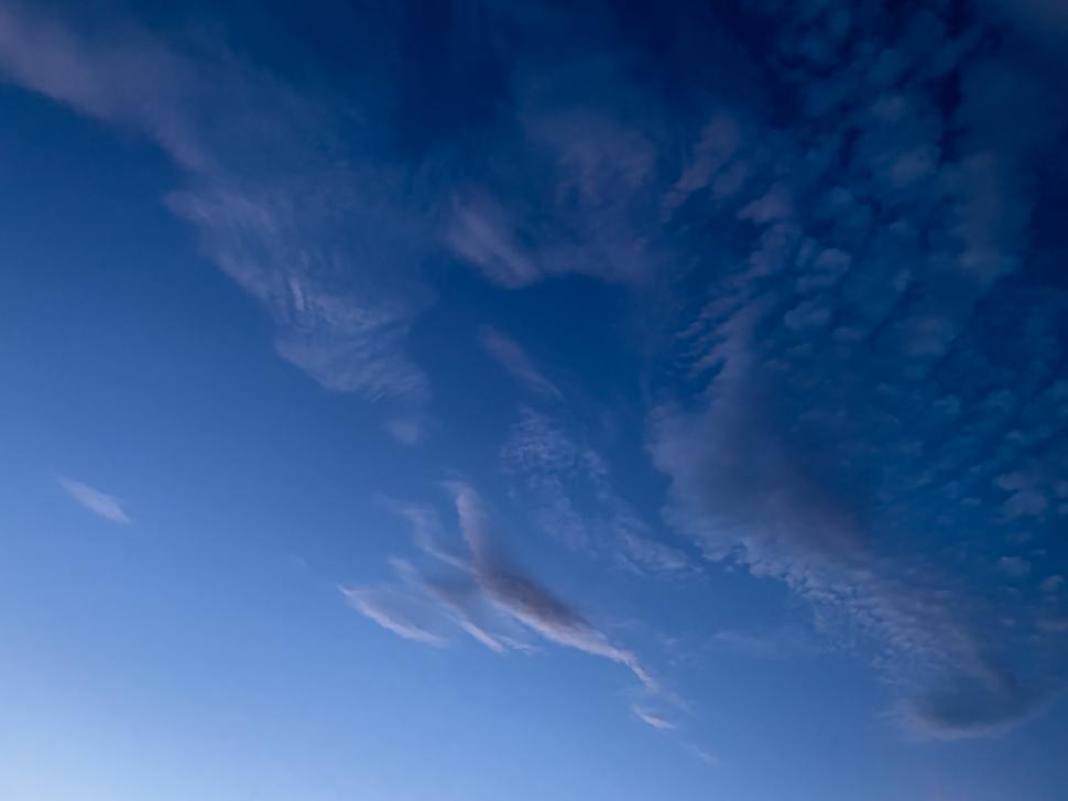 Free Image of A blue sky with clouds 