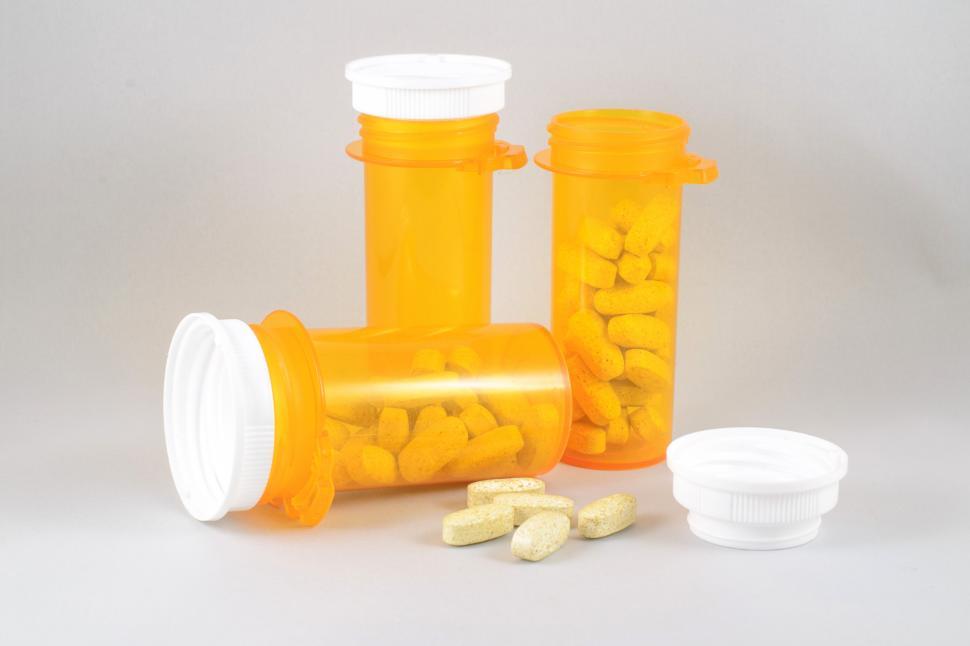 Free Image of A group of orange pills 