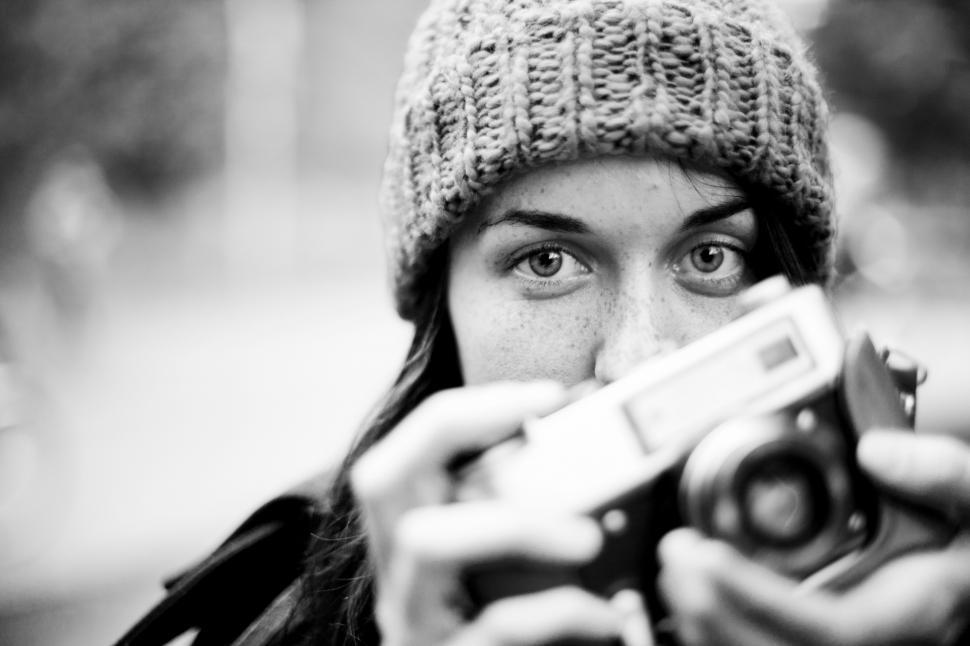 Free Image of A woman holding a camera 