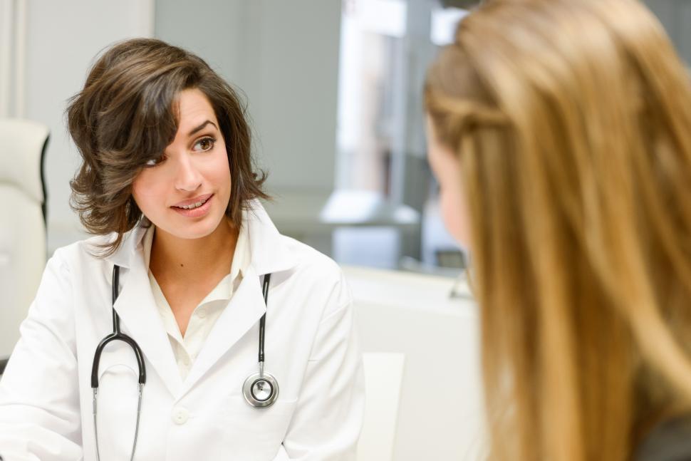 Free Image of Doctor explaining diagnosis to her female patient 
