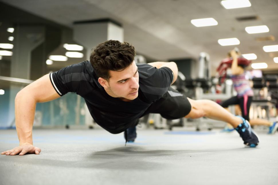 Free Image of Attractive man doin pushups in the gym 