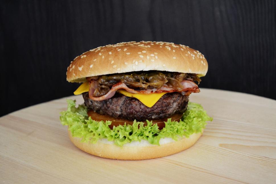 Free Image of A cheeseburger with bacon and lettuce 