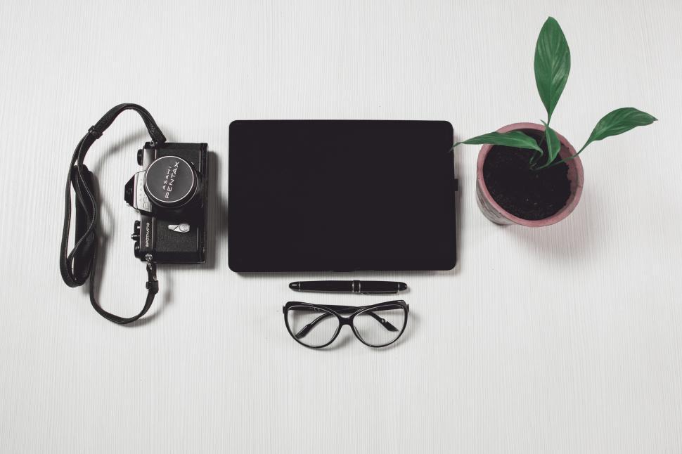 Free Image of A laptop and glasses on a table 