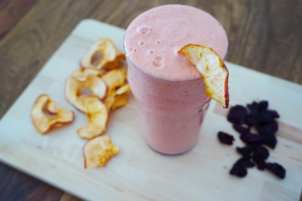 Free Image of A pink smoothie with a slice of dried fruit on top 
