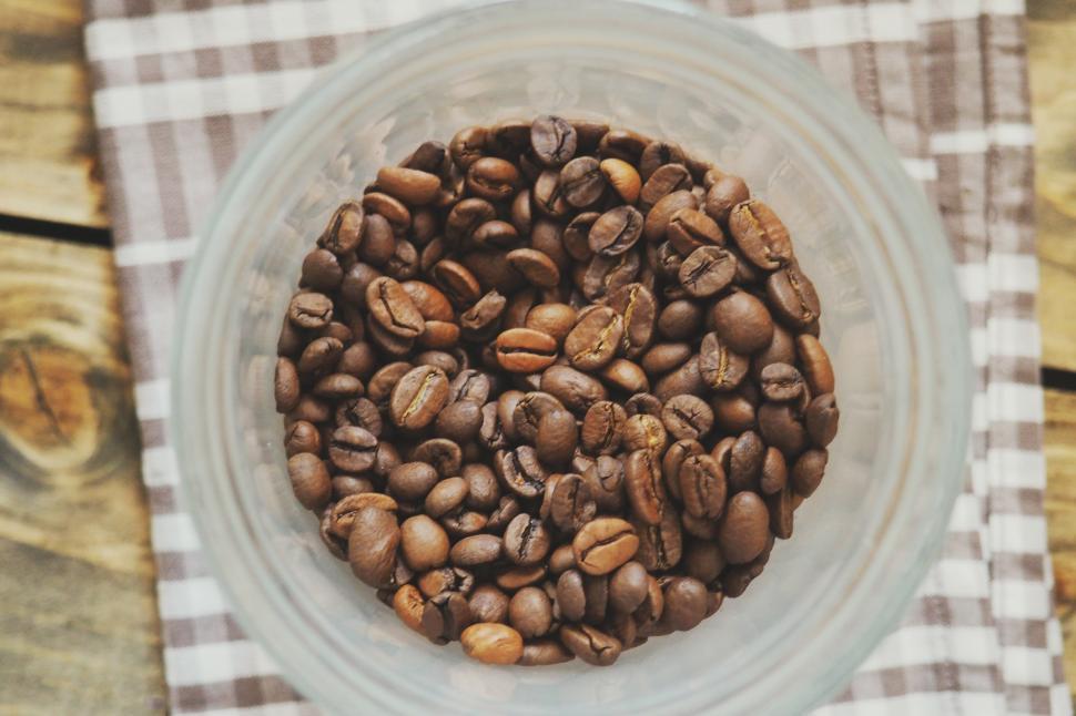Free Image of A bowl of coffee beans 