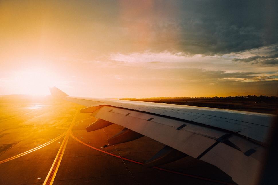 Free Image of An airplane wing on a runway 