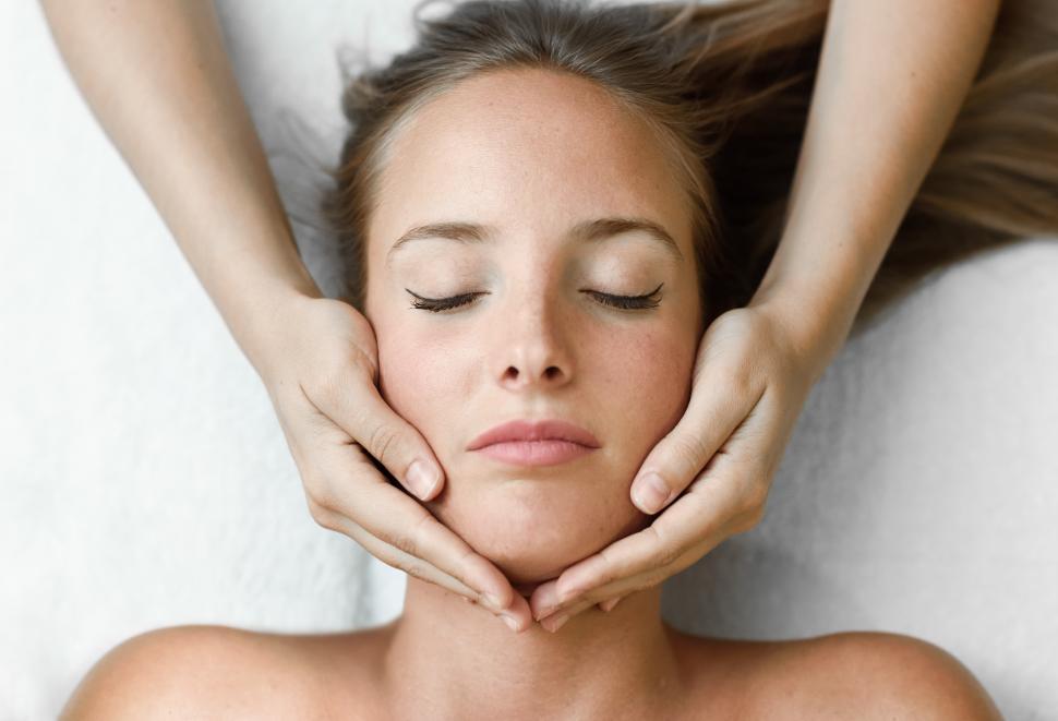 Free Image of Young woman receiving a head massage in a spa center. 