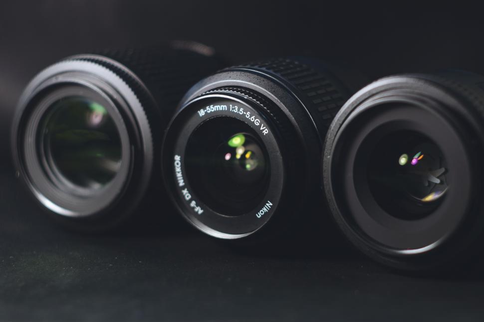 Free Image of A group of camera lenses 