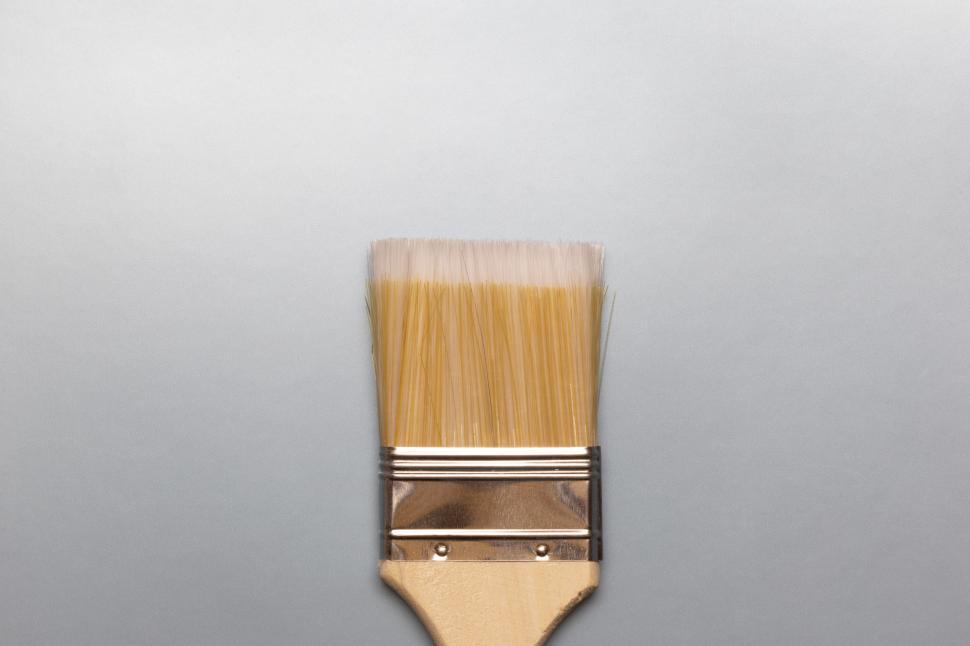 Free Image of A paint brush with white bristles 